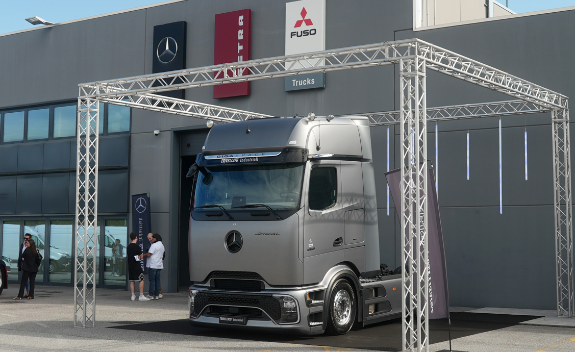 Trivellato Industriali Academy - Presentati Actros L ProCabin e eActros 600 Mercedes-Benz
